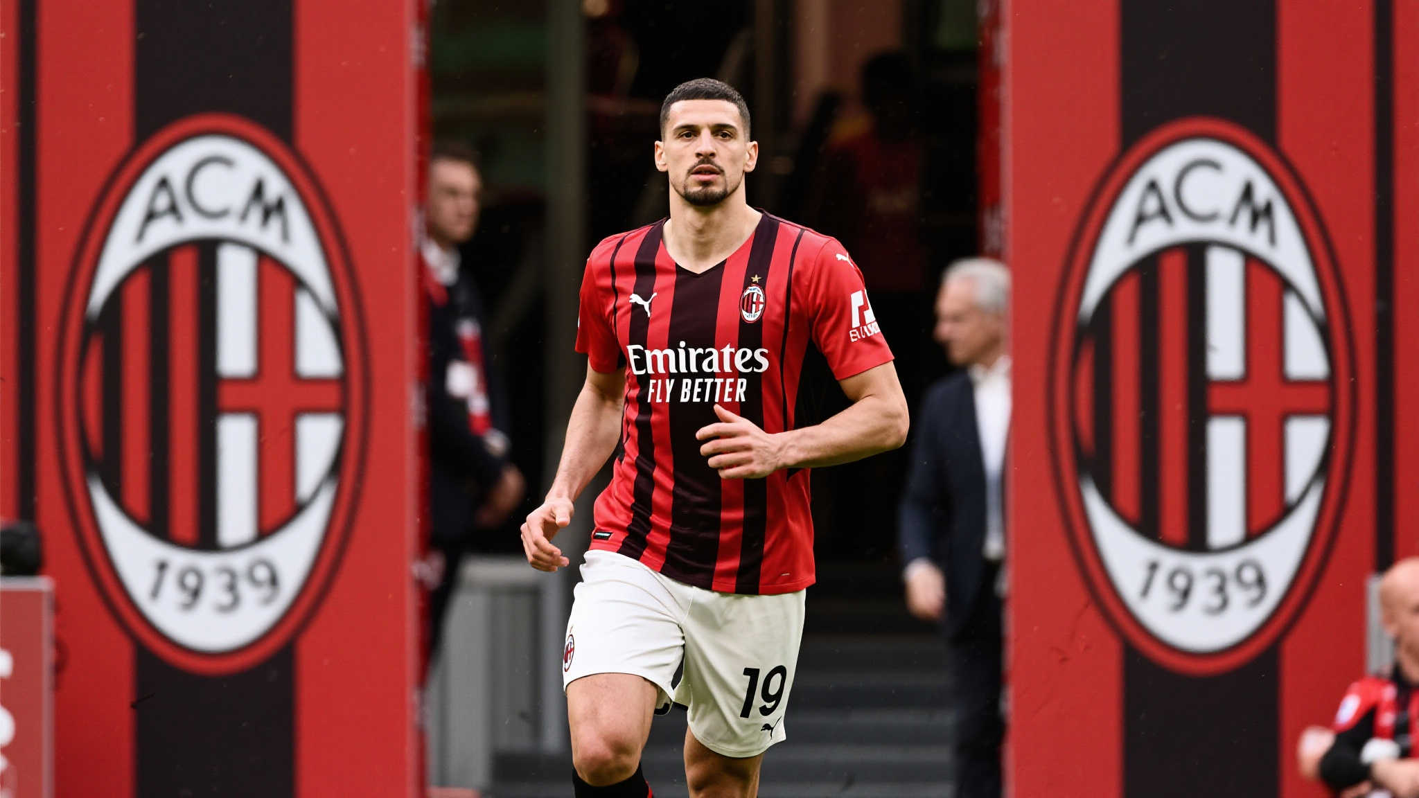 记者:勒沃库森为扎卡标价1500万,米兰报价未达预期 四:未来走向仍存变数
目前来看,扎卡的转会前景依